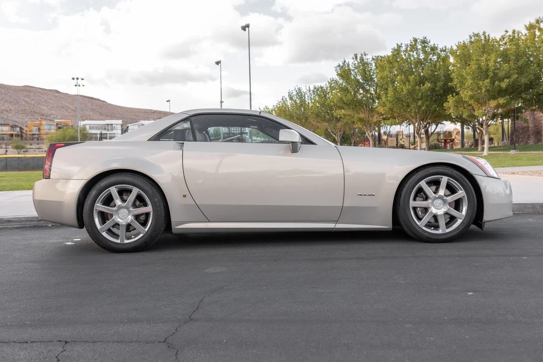 2006 Cadillac XLR - Image 10 of 31