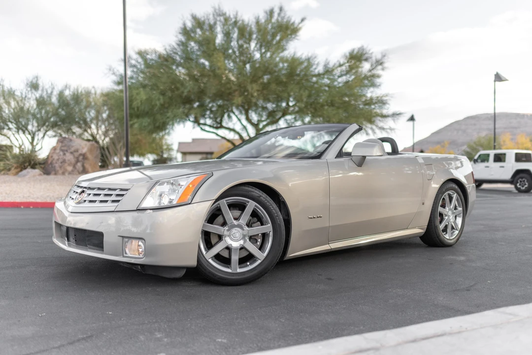 2006 Cadillac XLR - Image 2 of 31