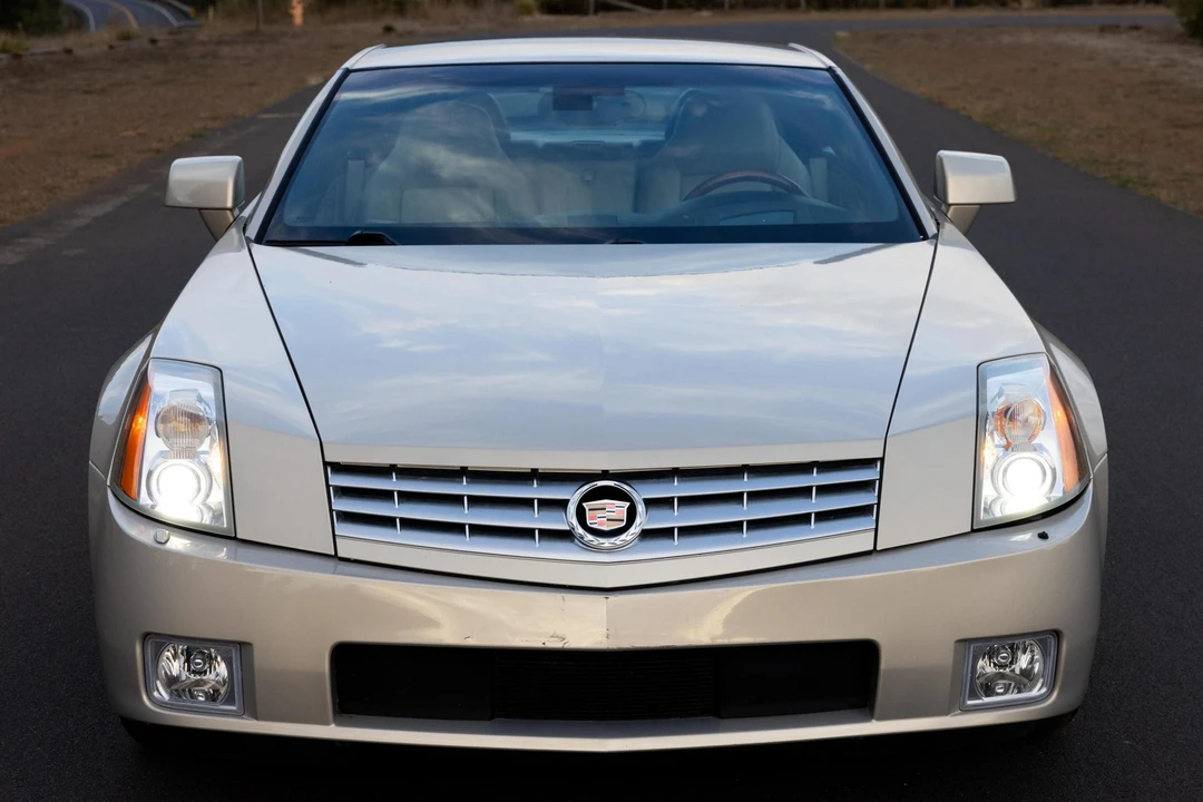 2006 Cadillac XLR - Image 2 of 31