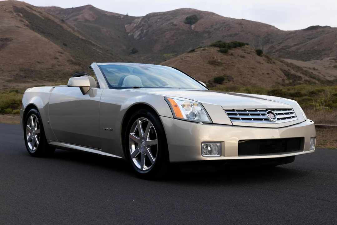 2006 Cadillac XLR - Image 14 of 31