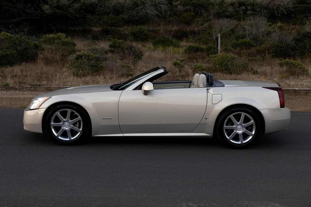2006 Cadillac XLR - Image 8 of 31