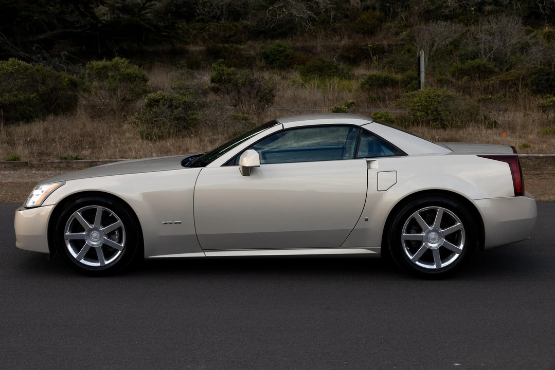 2006 Cadillac XLR - Image 3 of 31