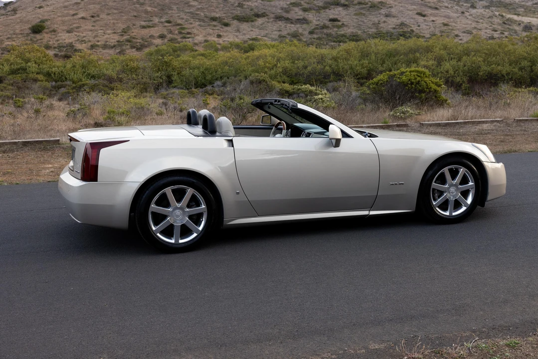 2006 Cadillac XLR - Image 12 of 31