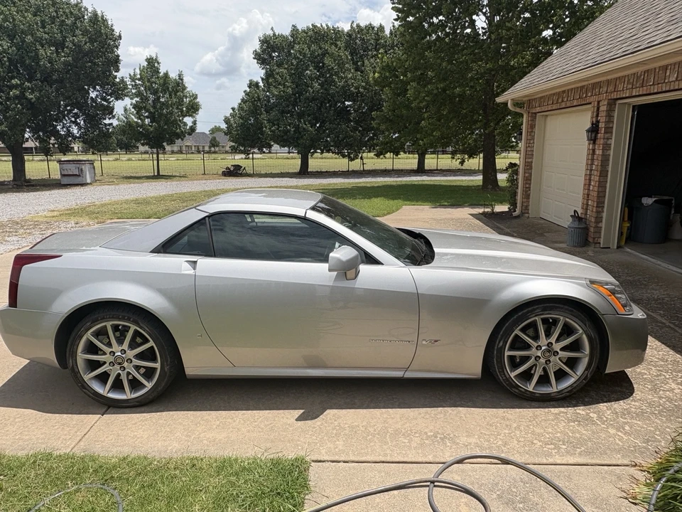 2006 Cadillac XLR - Image 2 of 9