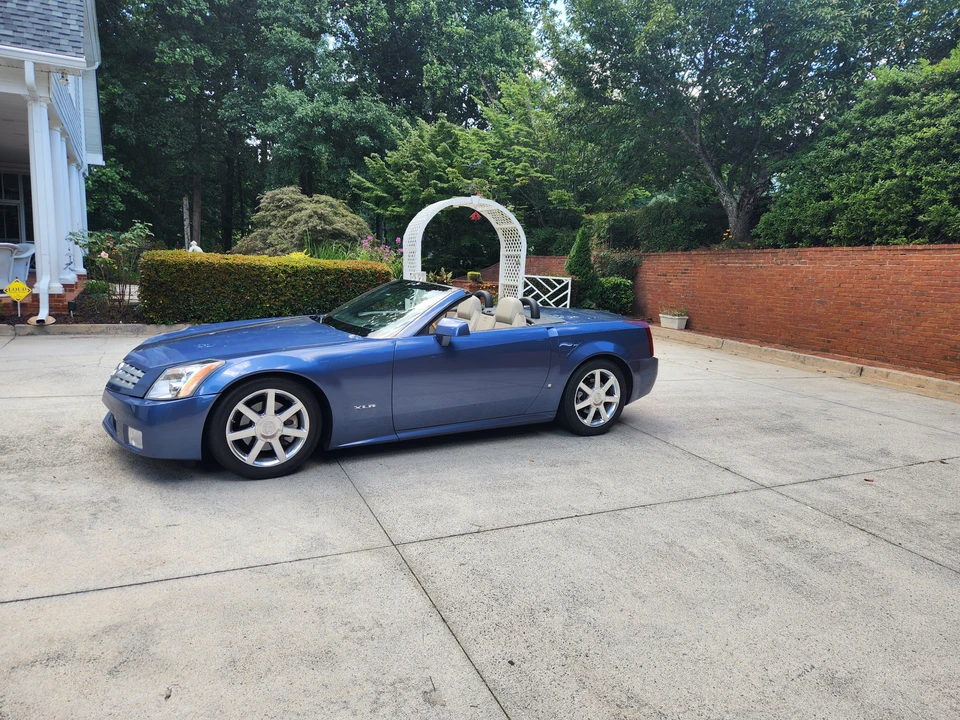 2006 Cadillac XLR - Image 2 of 8