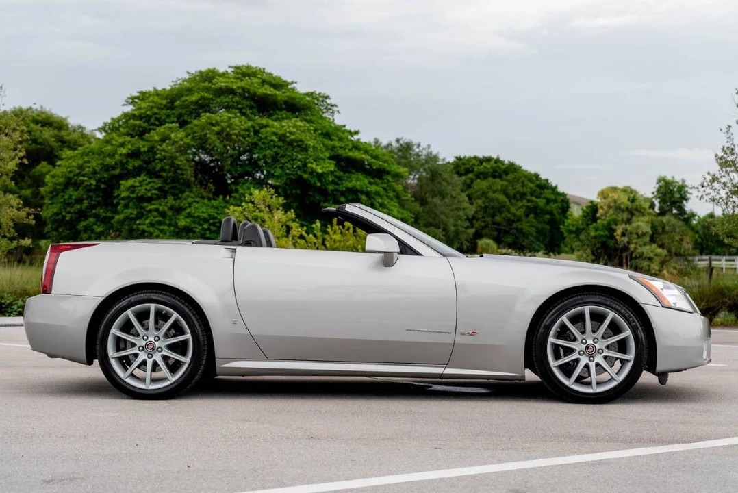 2006 Cadillac XLR - Image 9 of 21