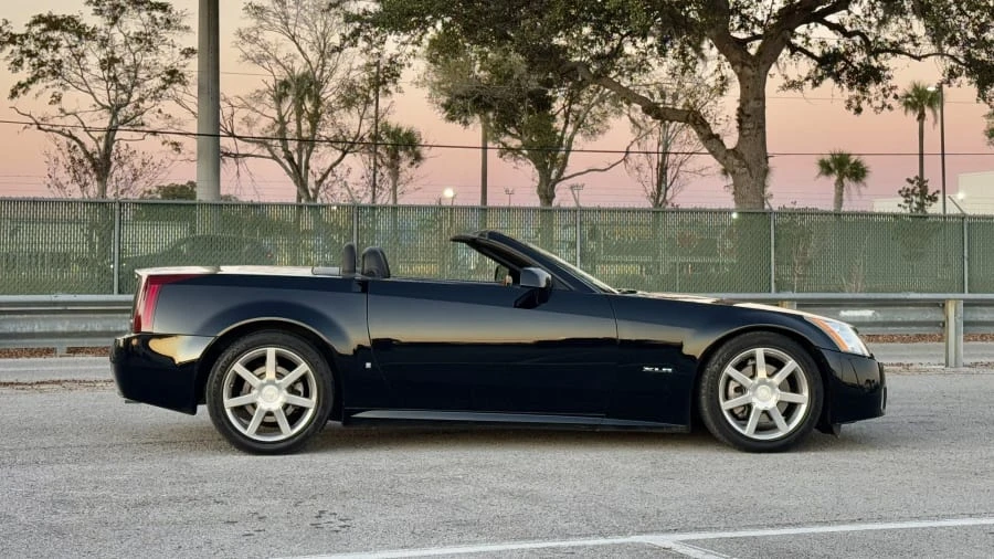 2006 Cadillac XLR - Image 8 of 31