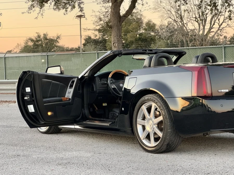 2006 Cadillac XLR - Image 28 of 31