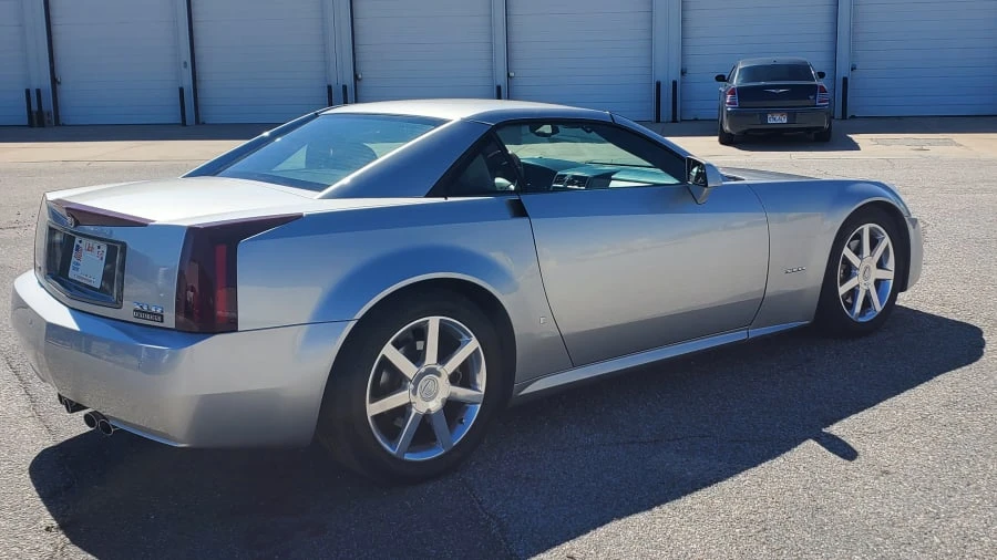 2006 Cadillac XLR - Image 2 of 6