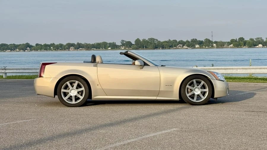 2006 Cadillac XLR - Image 2 of 26
