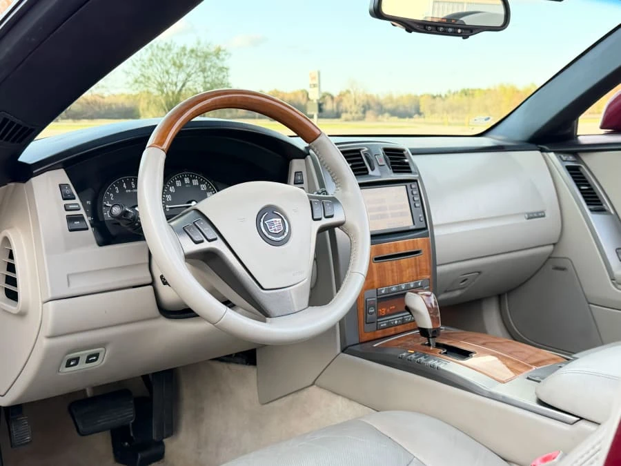 2006 Cadillac XLR - Image 22 of 28