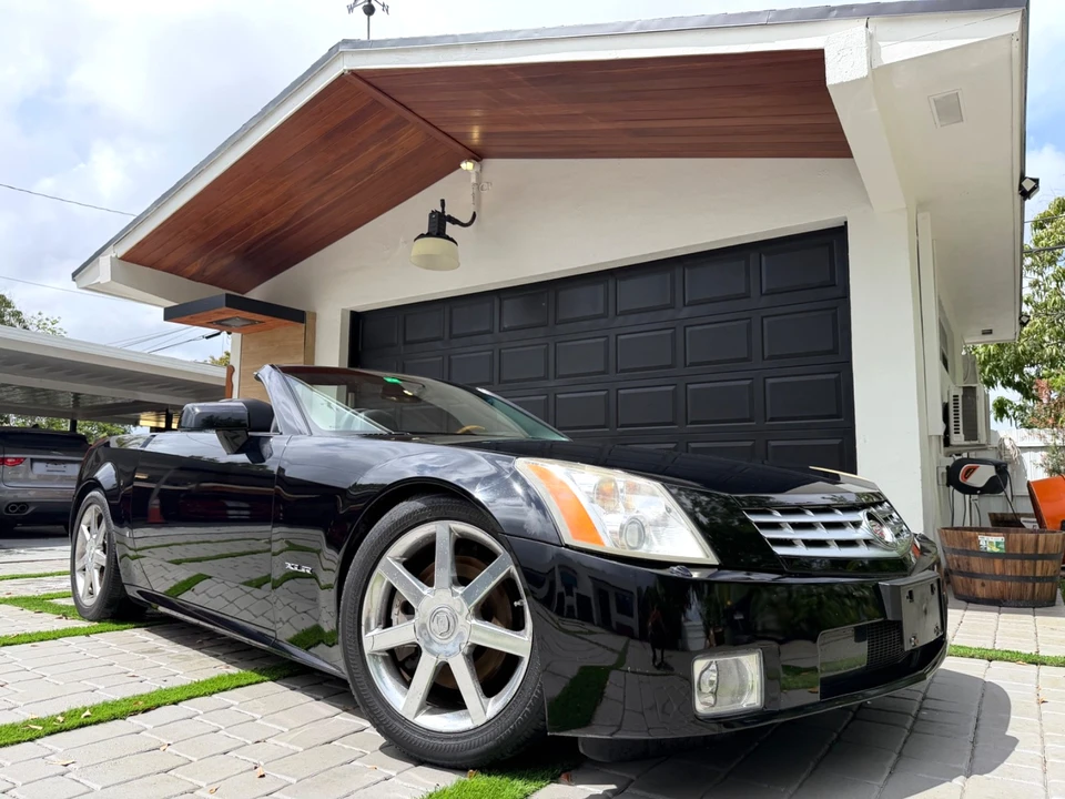 2006 Cadillac XLR - Image 2 of 21