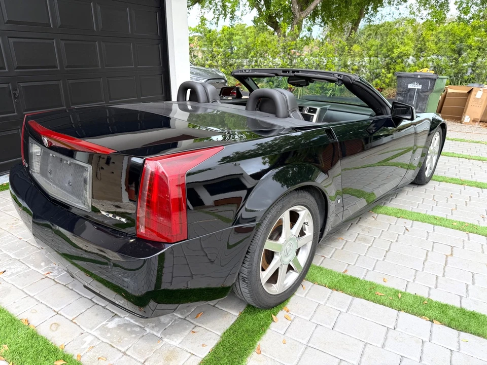 2006 Cadillac XLR - Image 19 of 21