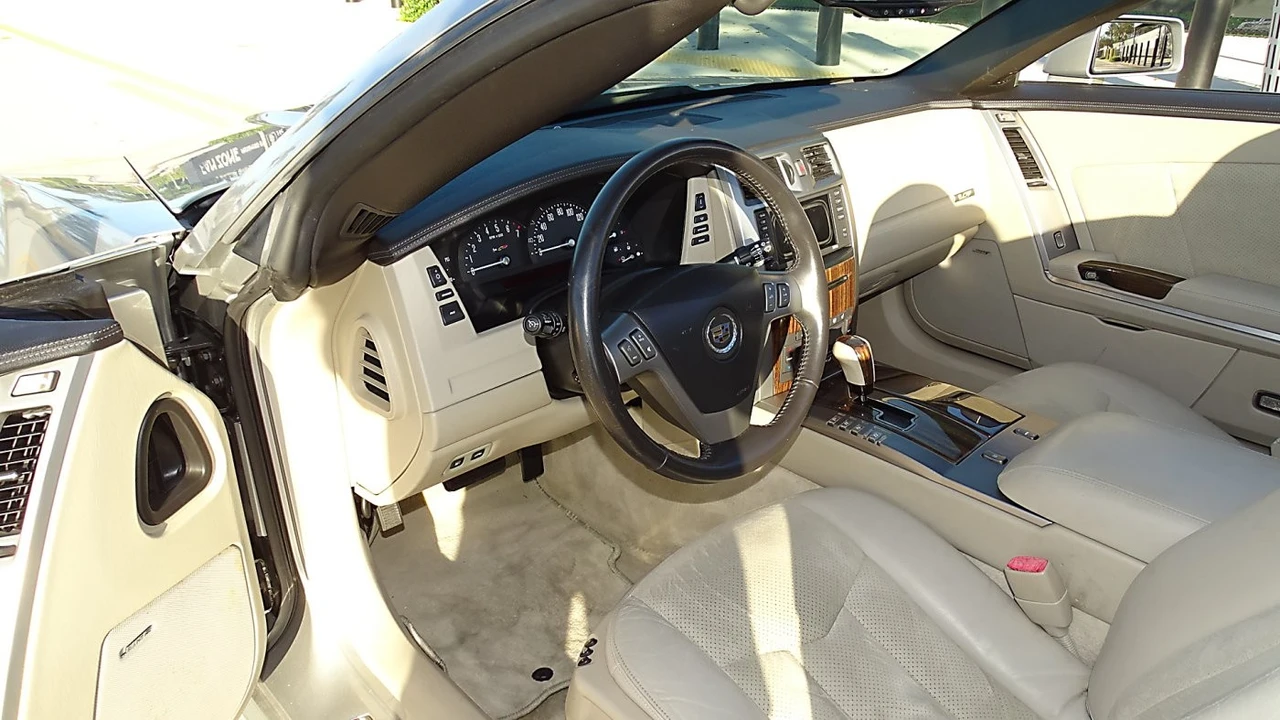 2006 Cadillac XLR-V - Image 19 of 21