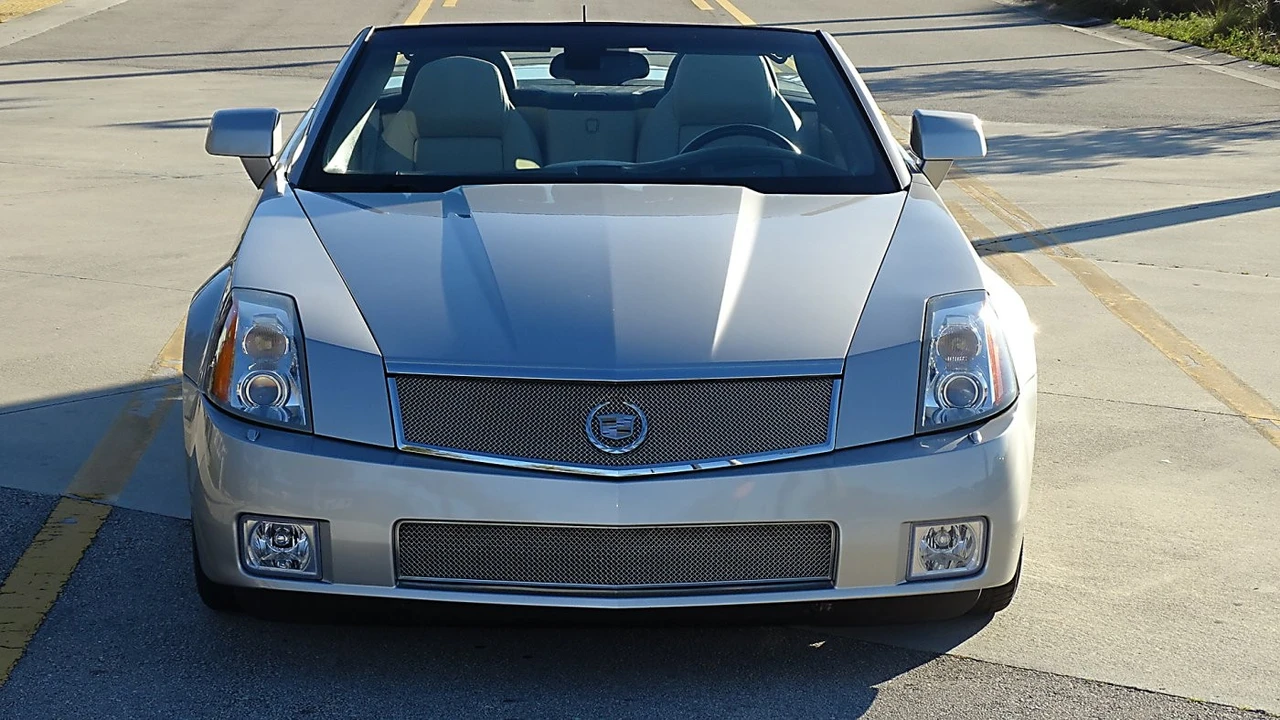 2006 Cadillac XLR-V - Image 15 of 21