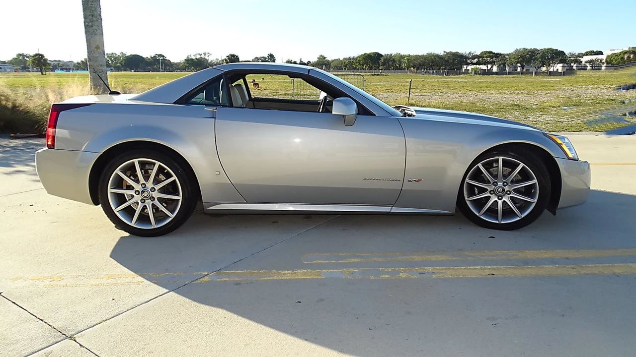 2006 Cadillac XLR-V - Image 3 of 21