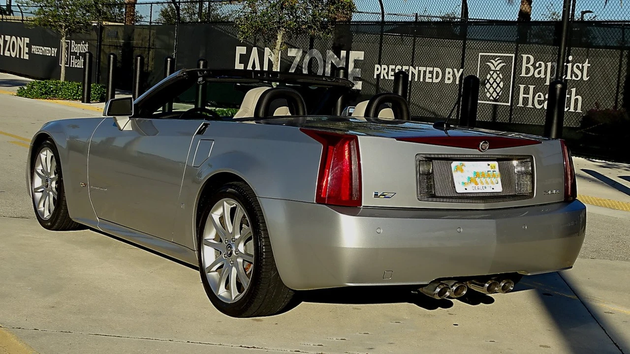 2006 Cadillac XLR-V - Image 4 of 21
