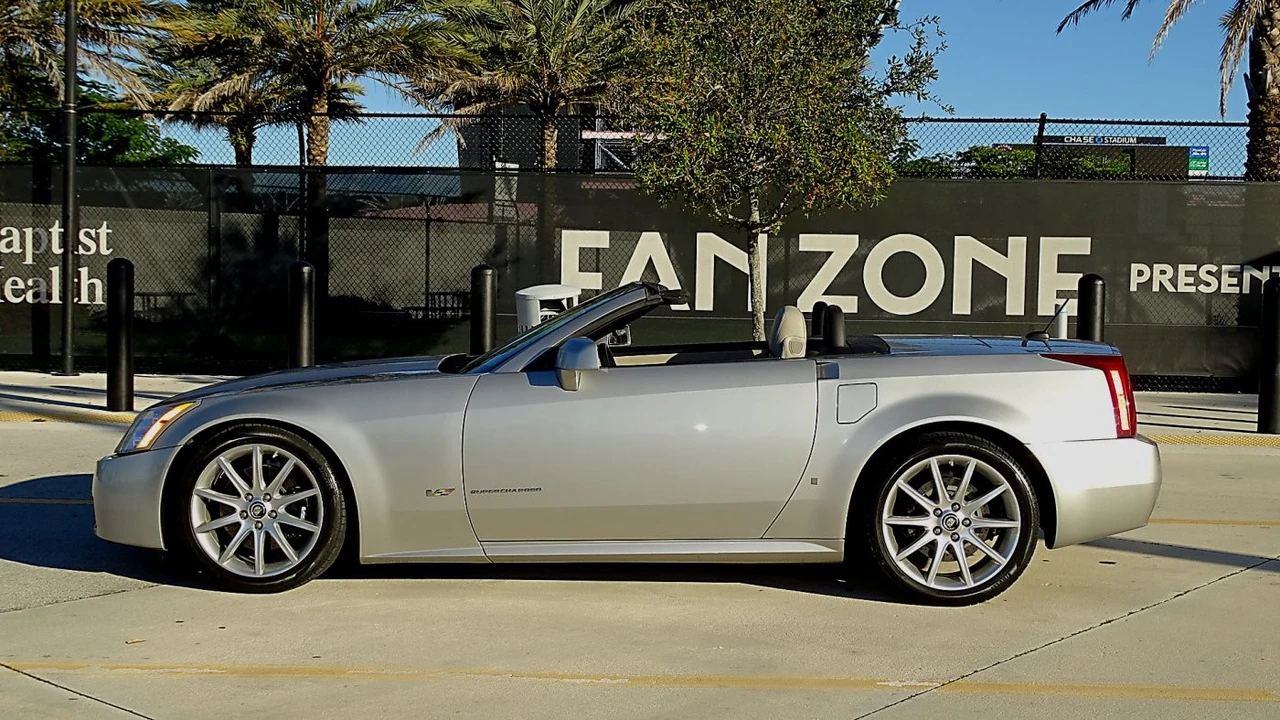 2006 Cadillac XLR-V - Image 2 of 21
