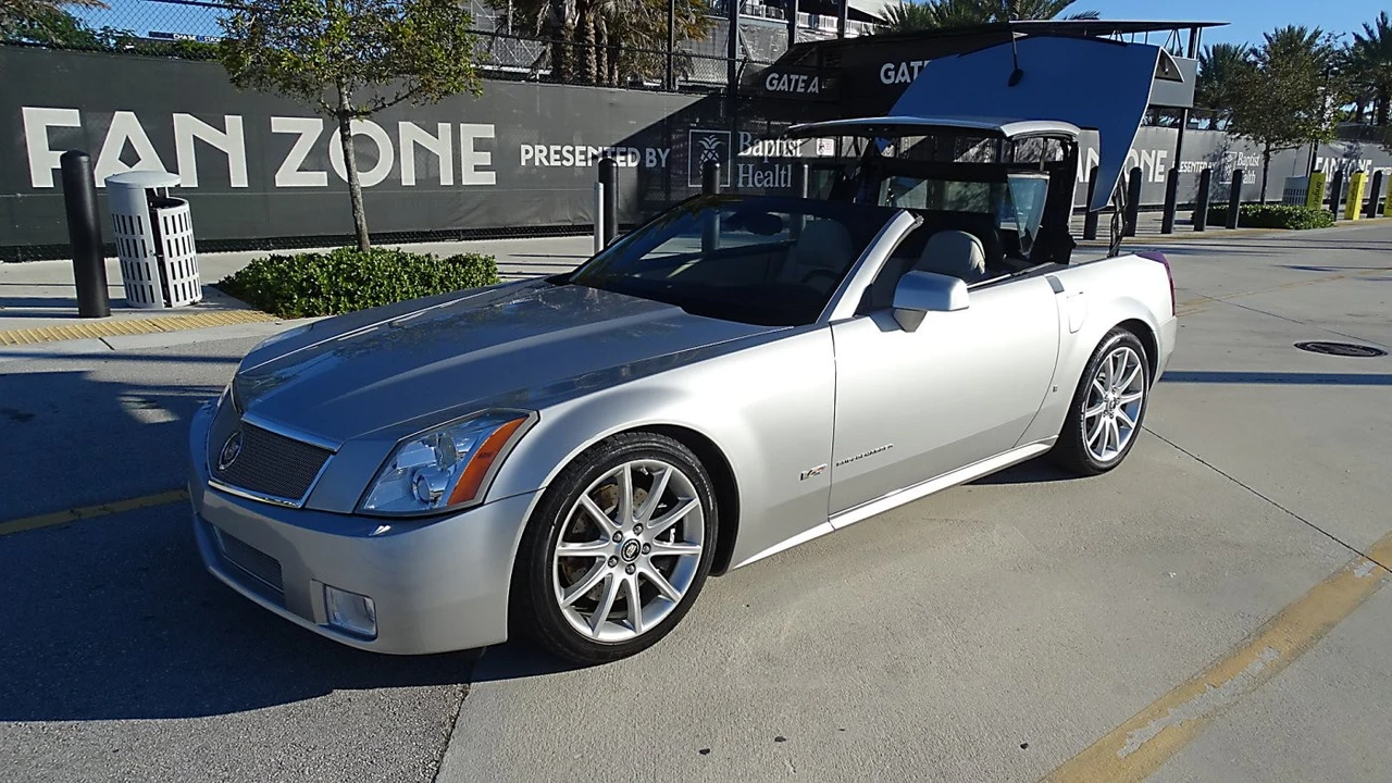 2006 Cadillac XLR-V - Image 16 of 21