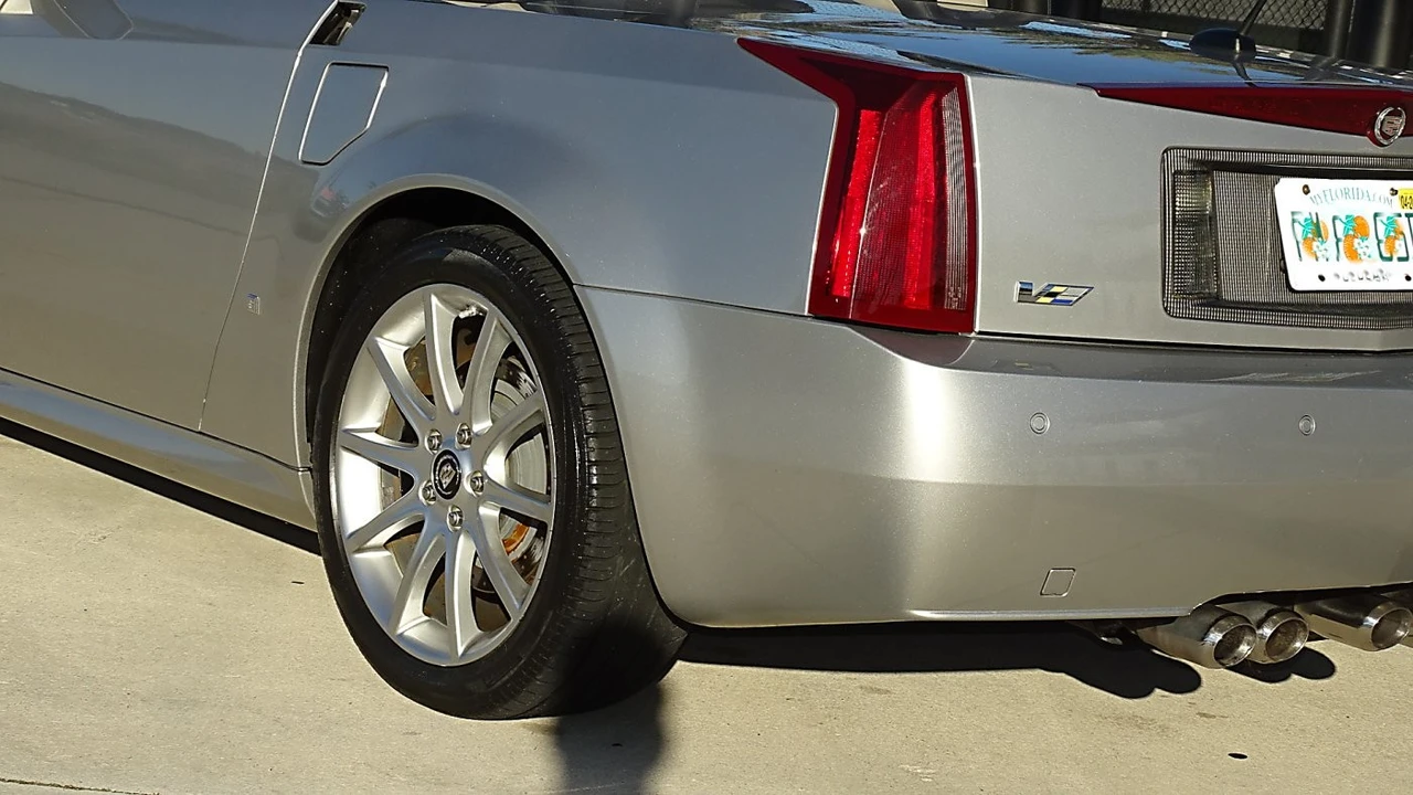 2006 Cadillac XLR-V - Image 10 of 21