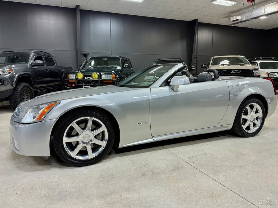 2006 Cadillac XLR - Image 2 of 12