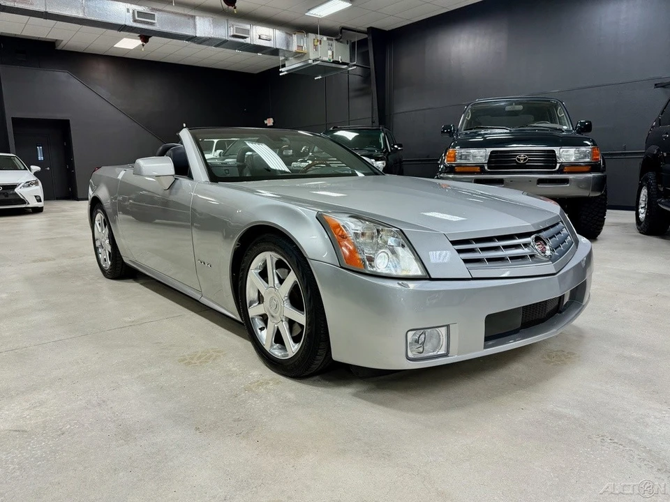 2006 Cadillac XLR - Image 9 of 12