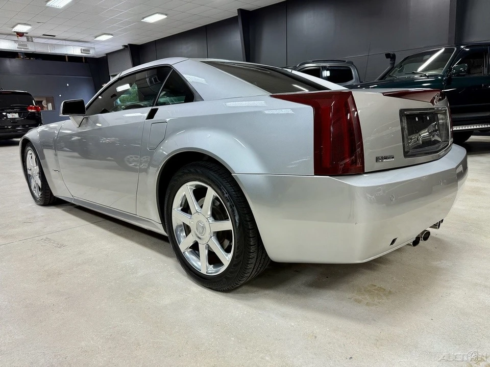2006 Cadillac XLR - Image 10 of 12