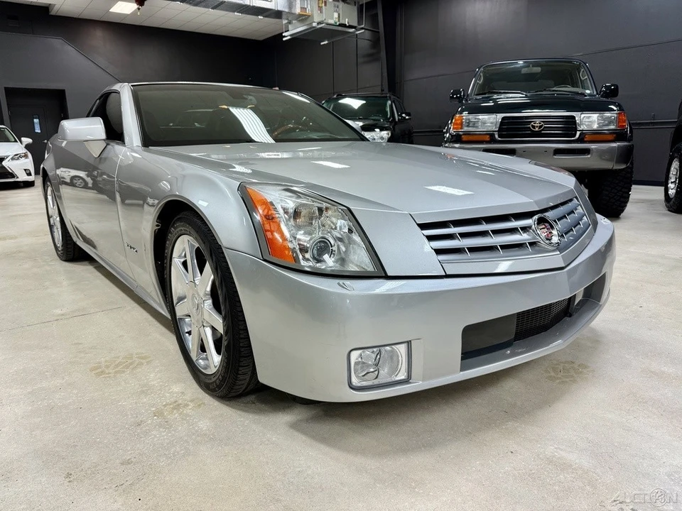 2006 Cadillac XLR - Image 2 of 12