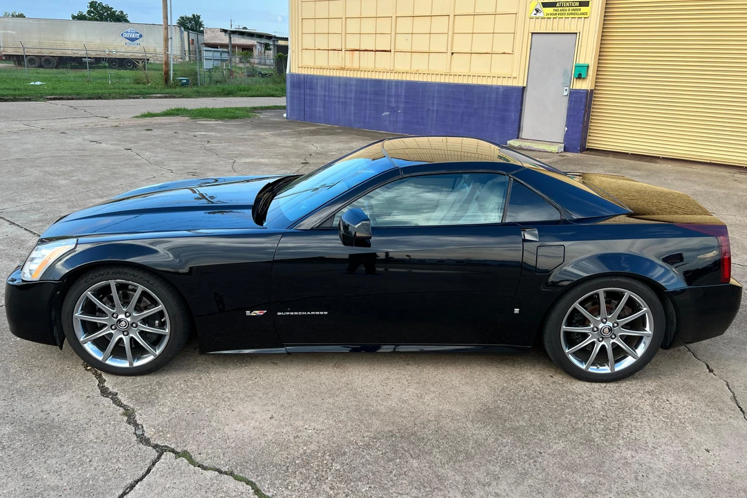 2006 Cadillac XLR-V - Image 3 of 31