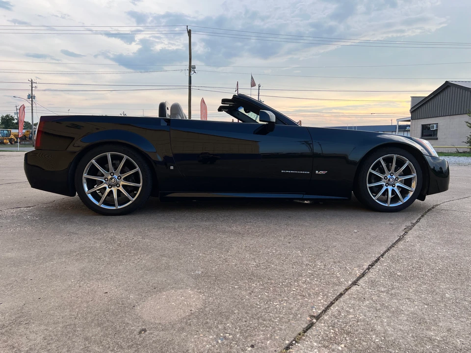2006 Cadillac XLR-V - Image 22 of 31