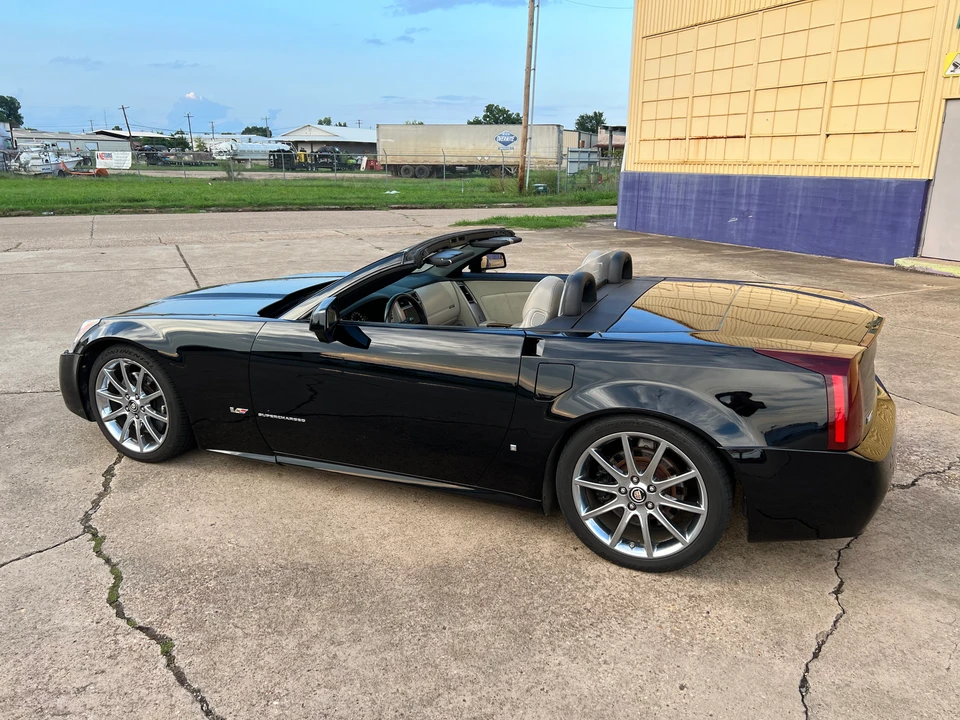 2006 Cadillac XLR-V - Image 12 of 31