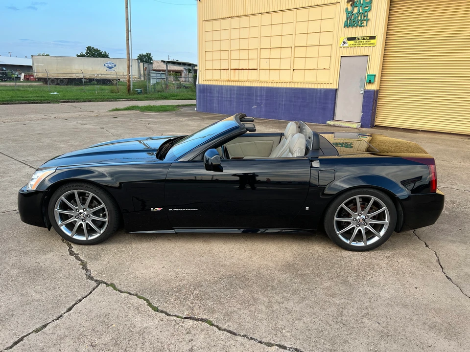 2006 Cadillac XLR-V - Image 11 of 31