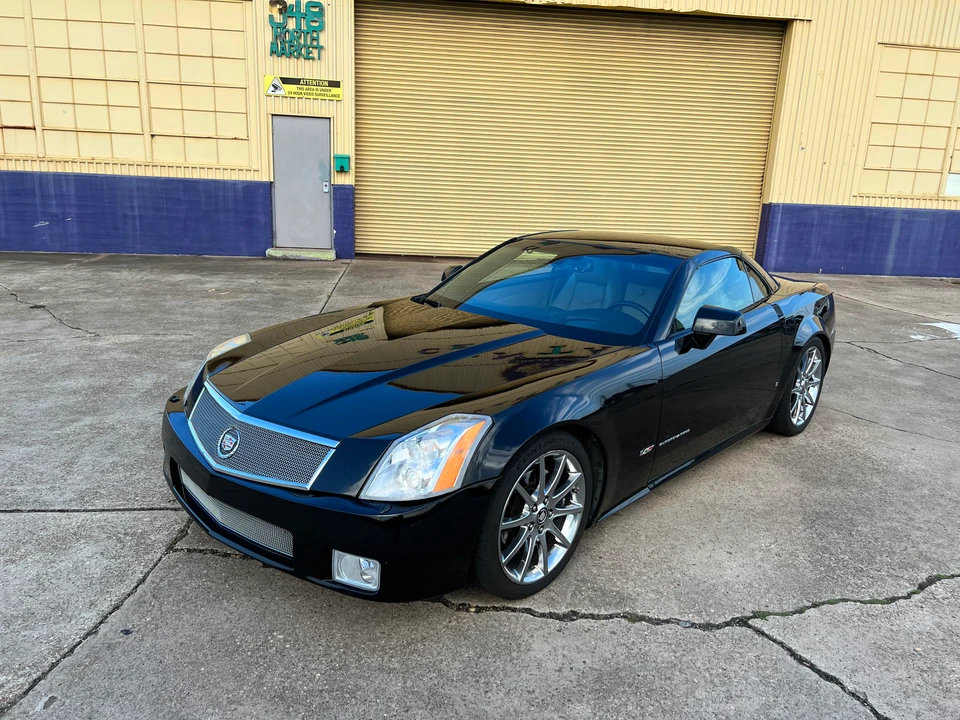 2006 Cadillac XLR-V - Image 30 of 31