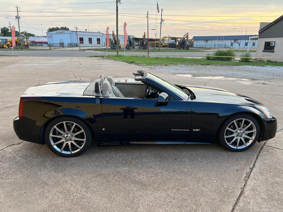 2006 Cadillac XLR-V - Image 21 of 31