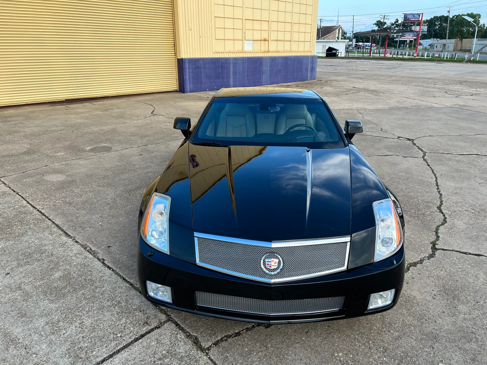 2006 Cadillac XLR-V - Image 28 of 31