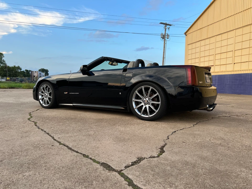 2006 Cadillac XLR-V - Image 13 of 31