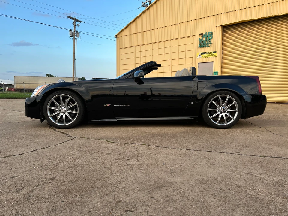 2006 Cadillac XLR-V - Image 10 of 31
