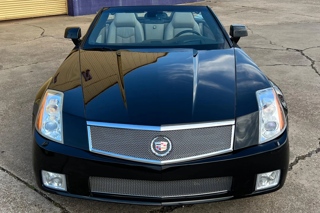 2006 Cadillac XLR-V - Image 2 of 31