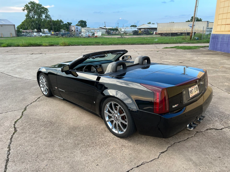 2006 Cadillac XLR-V - Image 14 of 31