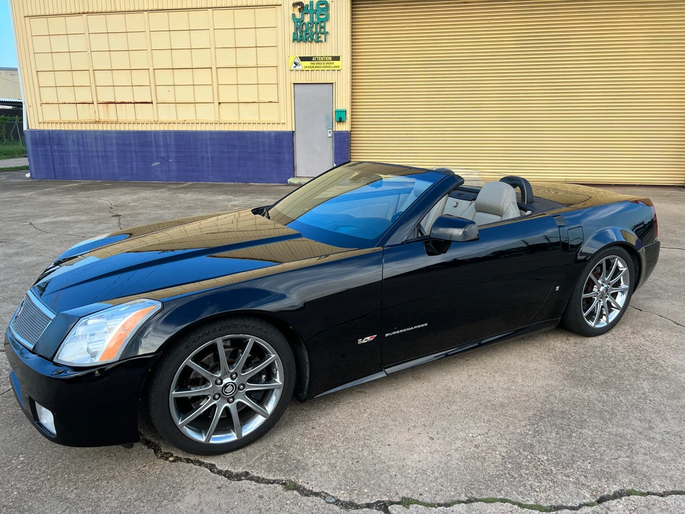 2006 Cadillac XLR-V - Image 8 of 31