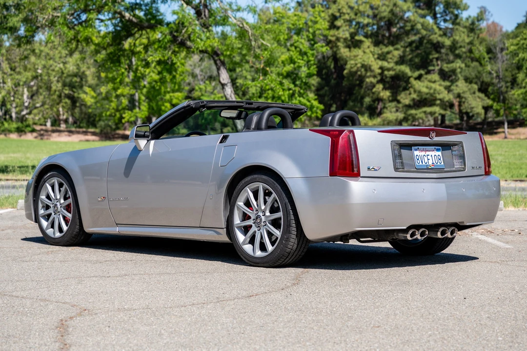 2006 Cadillac XLR-V - Image 12 of 31