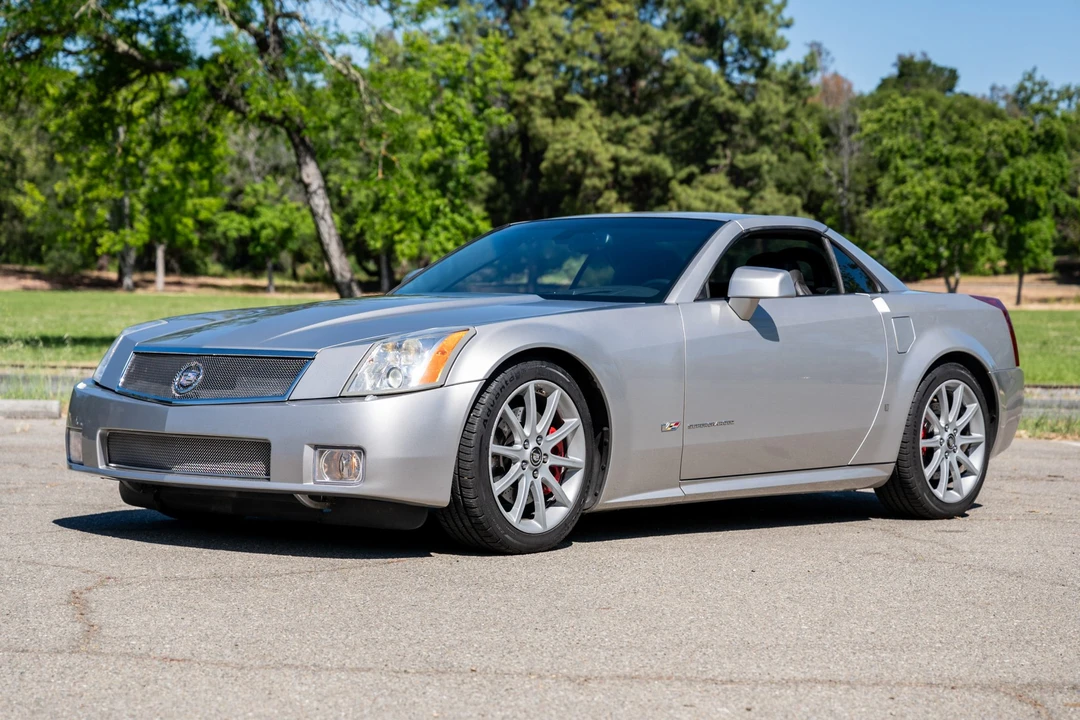 2006 Cadillac XLR-V - Image 2 of 31