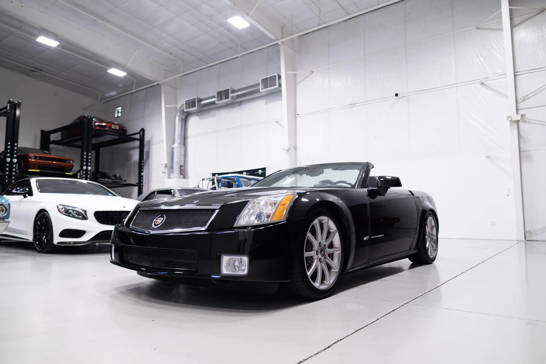 2006 Cadillac XLR-V - Image 2 of 31