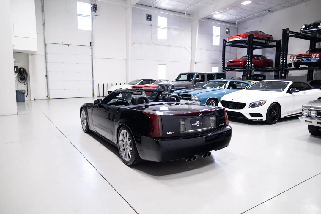 2006 Cadillac XLR-V - Image 16 of 31
