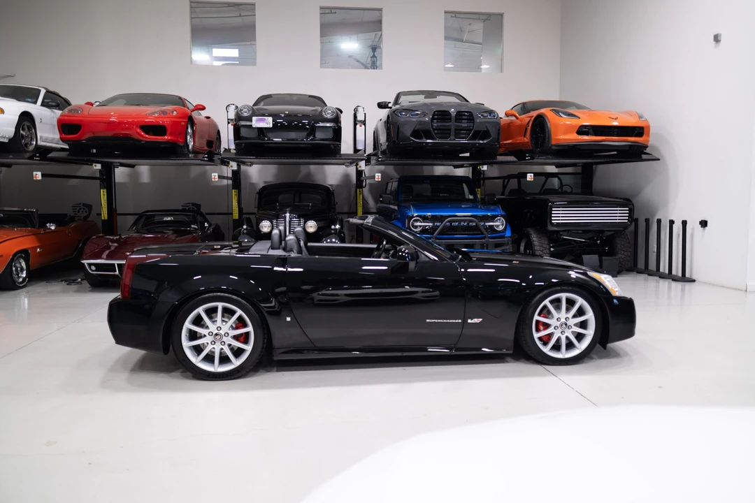 2006 Cadillac XLR-V - Image 12 of 31
