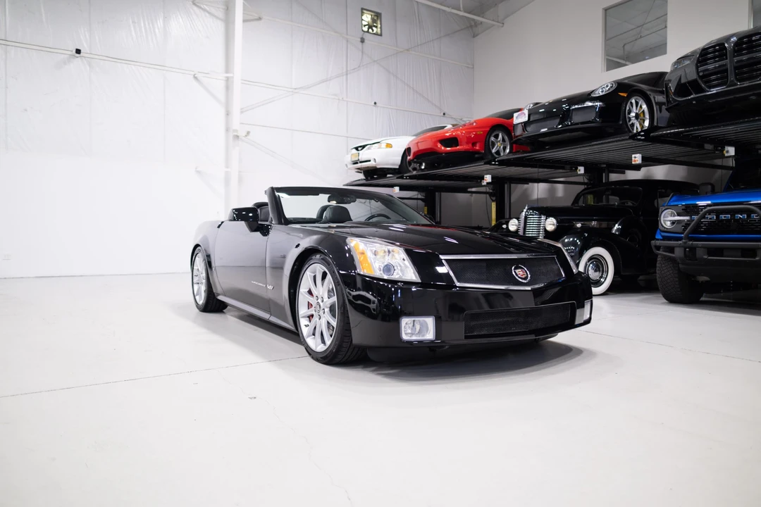 2006 Cadillac XLR-V - Image 10 of 31