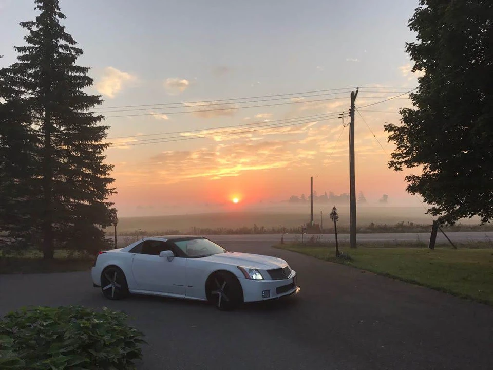 2006 Cadillac XLR-V - Image 2 of 31