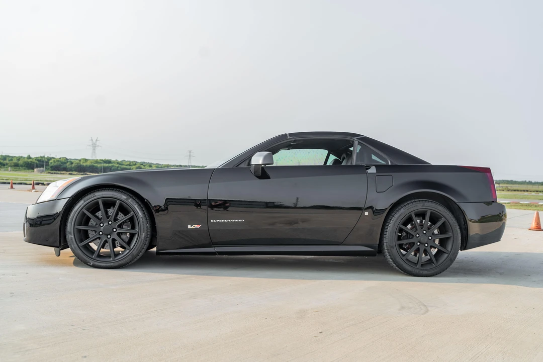 2006 Cadillac XLR-V - Image 8 of 31