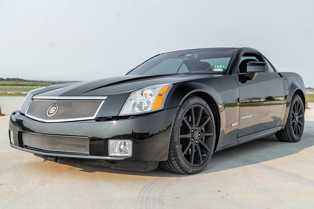 2006 Cadillac XLR-V - Image 2 of 31