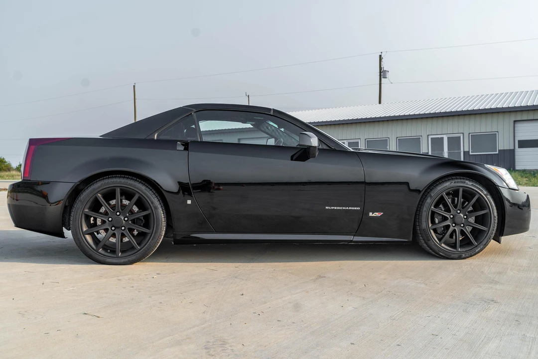 2006 Cadillac XLR-V - Image 3 of 31